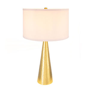 Lámpara de Mesa Cónica de Metal Martillado con Pantalla de Lino Color Ostra, Acabado de Latón de Lujo, Decoración para el Hogar, Lámpara para Sala de Estar - Product Image 1