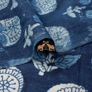 Tissu en coton indigo bleu imprimé au bloc, fait main en Inde, qualité supérieure, vendu au mètre pour la confection de robes et de kimonos - Product Image 3