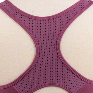 Sujetador deportivo morado para mujer con cuello redondo, panel de malla y diseño de espalda cruzada para yoga, soporte medio, transpirable y sin costuras - Product Image 2