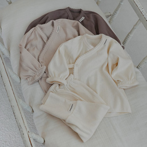 Conjunto de Envoltura para Recién Nacido Dear Cotton – Top y Pantalones Cortos para Bebé - Product Image 2