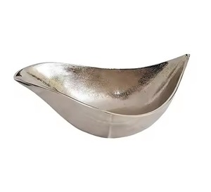 Tazón de Metal en Forma de Hoja Dorada de Aluminio Fundido, Hecho a Mano, Pulido, Decorativo y Elegante - Product Image 3