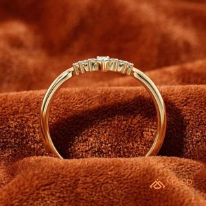 Anillo de Moissanita Chapado en Oro de 18K con Forma de V, Anillo de Boda de Diamantes, Joyería Fina para Mujer, Lujo Estadounidense, Aniversario, Promesa - Product Image 4