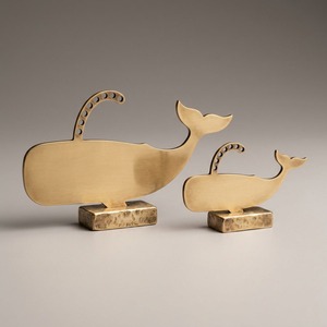 Sculpture de table baleine en laiton massif percée à la main - Décoration d'intérieur en métal antique - Product Image 1