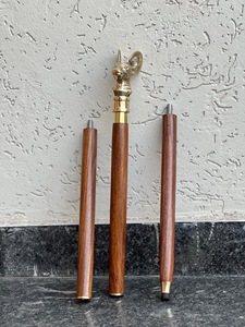 Bastones de Madera Natural Ecológicos con Mango de Latón Pulido, Estilo Rústico Moderno, Ideales para Regalo - Product Image 2