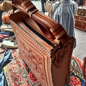 กระเป๋าสะพายข้างสไตล์วินเทจแฟชั่นทันสมัยสำหรับผู้หญิงและเด็กผู้หญิง กระเป๋าถือเก๋ไก๋ ปิดด้วยซิป หนังแท้ - Product Image 2