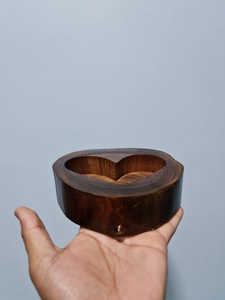 Cuenco de Madera Natural Hecho a Mano con Forma de Corazón de Curio Craft para Hacer Velas y Decoración del Hogar |   Recipiente para Velas de Calidad de Exportación - Product Image 3
