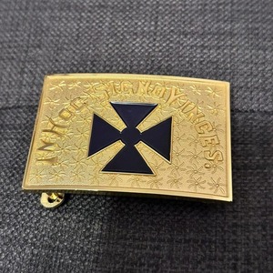 Boucle de ceinture en métal gravée, design croix en laiton doré, motif gaufré, logo personnalisé, accessoire streetwear, style classique et robuste - Product Image 3