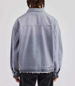 Chaqueta de mezclilla lavada para hombre, corte holgado, cuello vuelto, abotonadura sencilla, informal, de algodón para otoño, con dobladillo deshilachado y manga regular - Product Image 2