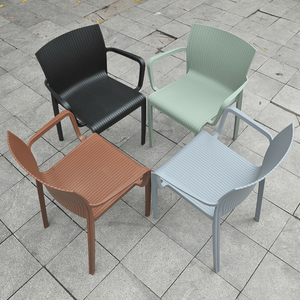 Chaise en plastique moulé ondulé vert avec accoudoirs - Une chaise de jardin élégante et colorée - Product Image 3