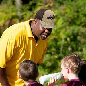 หมวกเบสบอลผ้าฝ้ายคุณภาพสูงทรงไม่เป็นทางการ หมวกกีฬาแบบนุ่ม ปักโลโก้ตามสั่ง ขายส่ง หมวกกอล์ฟสีพื้นเรียบสำหรับผู้ชาย - Product Image 6