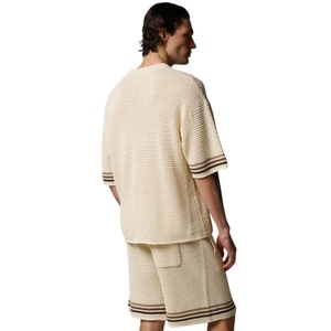 Camiseta de punto de ganchillo para hombre, manga corta, de algodón texturizado, malla transpirable, estilo casual de verano, ropa urbana, venta al por mayor, suministro de fábrica OEM - Product Image 5