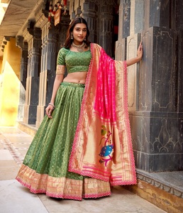 Lehenga Choli Tradicional Étnico Indio de Polialgodón con Diseño de Tejido Zari para Vestido de Boda para Mujer, Ropa Elegante - Product Image 1