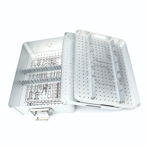 ถาดใส่เครื่องมือฆ่าเชื้อสแตนเลสพร้อมฝาปิด กล่องผ่าตัดแบบมีรูพรุน กล่องออโตเคลฟ CE OEM - Product Image 1