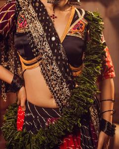 Lehenga Choli de Algodón Muselina Pesado con Bordado de Espejo Real, Completamente Cosido, con Borde de Encaje Lampi y Dupatta con Bordado a Mano de Múltiples Corazones - Product Image 4