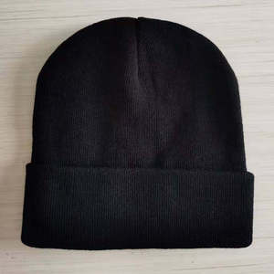 Mini bonnet tricoté style Fisherman avec options de couleurs personnalisées pour les marques de vêtements streetwear et les acheteurs en gros de mode - Product Image 4