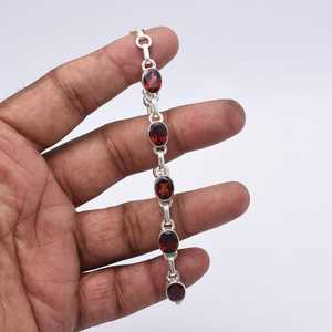 Bracelet à breloques en argent sterling avec grenat rouge, pierre précieuse ovale, réglable, design simple et classique, bijou délicat, cadeau pour elle - Product Image 6