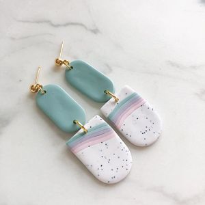 Boucles d'oreilles en résine de luxe faites à la main, matériau de qualité supérieure, durables, légères, confortables, élégantes pour les bijoux de fête - Product Image 3