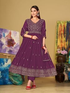 Élégante robe Anarkali violette pour femme, manches 3/4, en Georgette Crêpe, semi-couturée, idéale pour les mariages et les occasions festives - Product Image 3