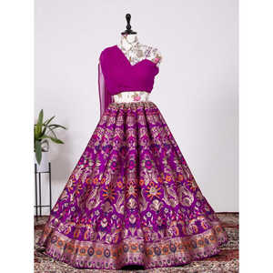Ropa de fiesta de trabajo Zari Weaving Lehenga Choli Performance Wear - Product Image 1