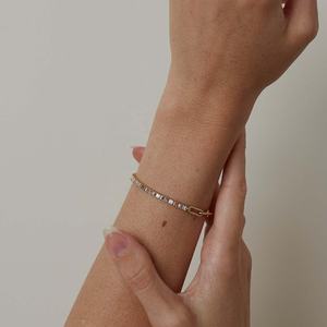 AMBER JEWELS Bracelet Tennis de Luxe Plaqué Or 10K, Pierre Naturelle Taille Brillant, Sertissage en Canal, Design Géométrique, Unisexe - Product Image 4