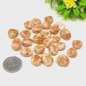 Ensemble de runes en cristal de pierre de soleil naturelle, gravées Futhark, pierre de guérison en agate Muntaha, style Feng Shui d'amour, fait main de qualité supérieure - Product Image 3