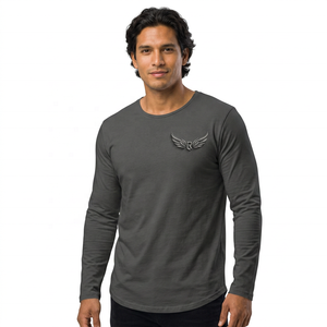 Camiseta de manga larga para hombre con logo de alas estampado en foil, cuello redondo, informal, de punto, corte regular, diseño frontal con letras. - Product Image 1