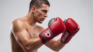 Gants de boxe en cuir véritable Dumela, cuir rouge, avec lacets blancs et logo. - Product Image 3