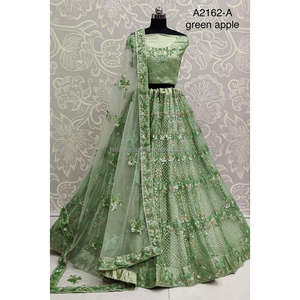 Collections de velours de vêtements de mariée indiens pour la mariée avec le travail de Zarkhan par Fabzone - Product Image 1