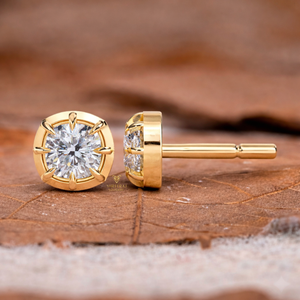 Pendientes de Diamantes Redondos con Engaste de Oro Sólido de 14K/18K, Diamantes Cultivados en Laboratorio con Calidad VVS, Certificados por IGI, Regalo de Boda para Mujer - Product Image 1