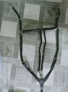 Pechera de Cuero de Alta Calidad y Resistencia de 3 Puntos para Montar a Caballo y Uso Ecuestre al Aire Libre, Disponible a un Precio Accesible - Product Image 4