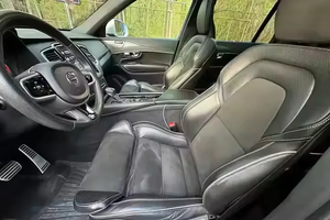 Prix Abordable pour Voiture d'Occasion Certifiée 2024 LHD RHD Volvo <span class=keywords><strong>XC60</strong></span> SUV Ultra AWD 2025 FAIBLE KILOMÉTRAGE - Product Image 1