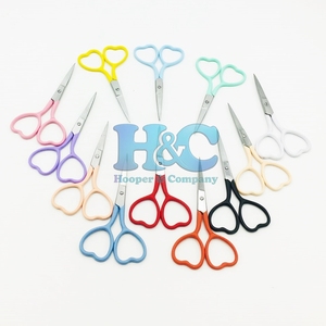Nouvelles mini-ciseaux à cuticules en céramique et acier inoxydable à lame droite et manche en forme de cœur pour bébés droitiers, durables - Product Image 5