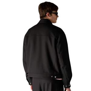 Chaqueta Negra de Cuero Sintético con Bolsillos y Diseño Elegante para Hombre, con Tela de Alta Calidad - Product Image 4