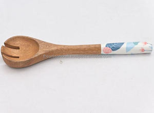Cuchara de cocina de madera hecha a mano hecha de madera maciza natural Utensilio de cocina duradero Ideal para revolver servir y cocinar - Product Image 4