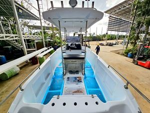 UBI 75 — Bateau à console centrale de 23 pieds à coque en V, conçu pour les pêcheurs exigeants qui demandent plus à chaque sortie sur l'eau. Le UBI 75 est un bateau de 23 pieds en fibre de verre. - Product Image 6