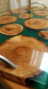 Plateau de service artisanal en bois et résine, ensemble de sous-verres décoratifs de luxe, planche de service moderne style rivière, cadeau de pendaison de crémaillère, fabriqué en Italie - Product Image 4