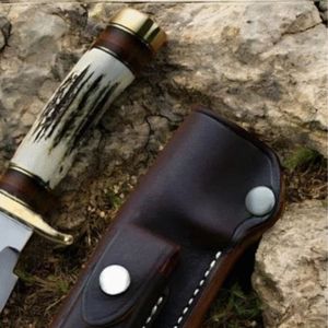 Cuchillos de Caza Damasco Hechos a Mano de Alta Calidad con Mango Curvo de Madera, Hoja Fija Afilada y Funda de Cuero Marrón para Camping - Product Image 2