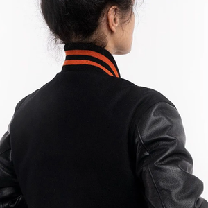 Blousons universitaires pour femmes très demandés en provenance du Pakistan – Décontractés, réversibles, coupe-vent, doublure en coton pour l'hiver - Product Image 5