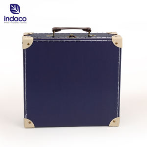 Dongguan venta al por mayor caja de cartón con forma de maleta Cajas de Regalo bebé maleta de cartón caja de papel - Product Image 1