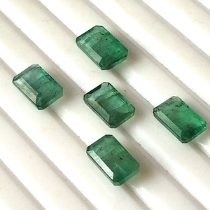 Lot de pierres précieuses d'émeraude naturelle du Zambie, 7,05 carats, taille émeraude calibrée 8x5 mm, facettées, translucides, pierres brutes, 5 pièces - Product Image 5