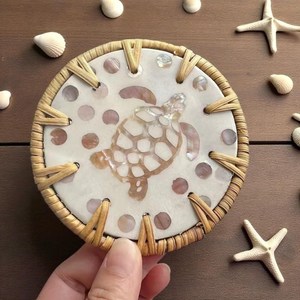 Ensemble de sous-verres ronds en rotin et nacre de luxe avec support en rotin, sous-verres élégants faits à la main pour le salon ou comme cadeau - Product Image 4