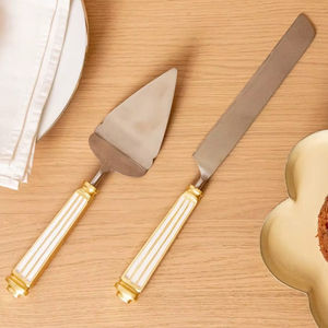 Elegante Juego de Servidores de Pastel de Acero Inoxidable con Mango de Diseño Moderno para Mesas de Postres y Celebraciones Familiares - Product Image 1