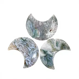 Agate mousse naturelle sculptée à la main en forme de lune, 7-8 cm, pierre précieuse verte, cristal en forme de croissant de lune, décoration d'intérieur, cadeau de fêtes - Product Image 1