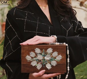 Clutch de Lujo con Incrustaciones de Nácar y Bordado Indio Intrincado, Perfecto para Bodas Islámicas y Regalos Árabes - Product Image 6