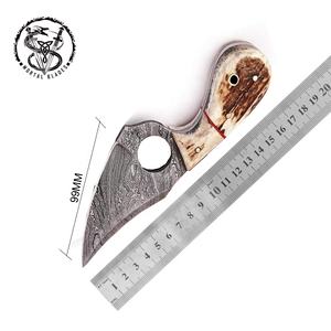 Couteau de poche de survie personnalisé en acier Damas de haute qualité pour le camping et la chasse, manche en corne de cerf, broches en laiton, étui en cuir - Durable - Product Image 2