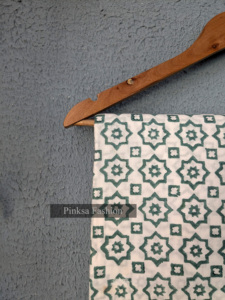 ผ้าฝ้ายพิมพ์ลายบล็อกอินเดีย ลายดาวเรขาคณิต สำหรับเสื้อผ้าและของตกแต่งบ้าน - Product Image 3