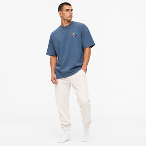 Camiseta informal extragrande para hombre con corte holgado, tela suave, mangas cortas y cuello redondo que ofrece movimiento cómodo para los días de verano. - Product Image 6