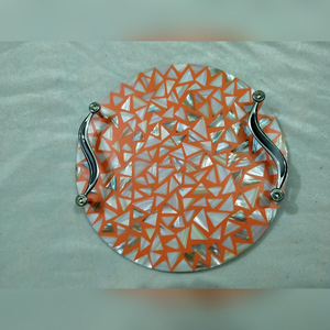 Bandeja premium con incrustaciones de nácar, hecha a mano en India por artesanos indios para espacios de vida elegantes, OBRA DE ARTE MAESTRO - Product Image 1