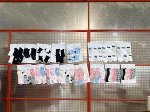 Chaussettes de mode streetwear BSCI personnalisées avec lettres lumineuses, chaussettes en coton pour hommes et femmes, design décontracté, chaussettes brodées - Product Image 5