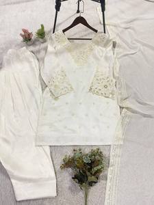 Robe décontractée blanche brodée à la main, doublure en coton tissé vintage, col fleuri perlé, manches longues, tenue de soirée élégante - Product Image 5